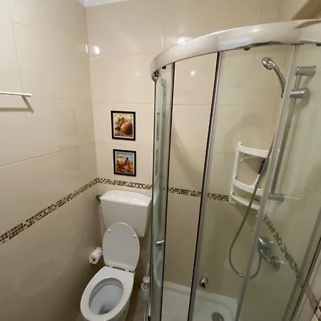Nazarest Apartment *